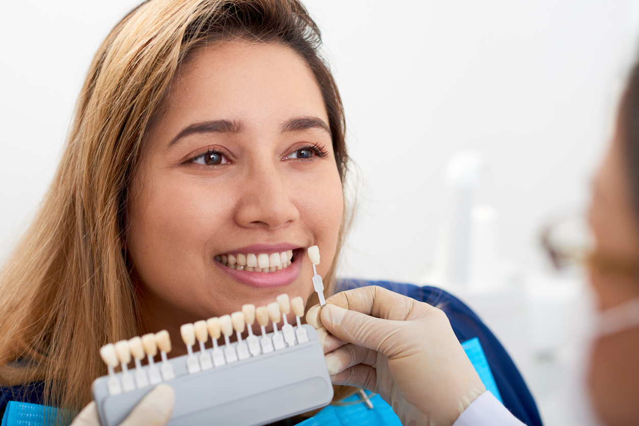 The difference between porcelain veneers & composite bonding